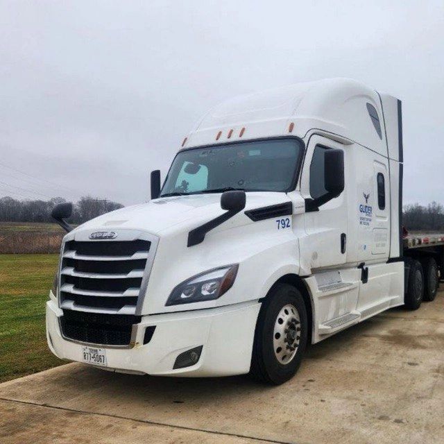 Glider Express white semi-truck unit 792